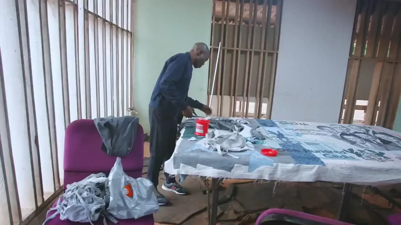 Oscar Dansou working